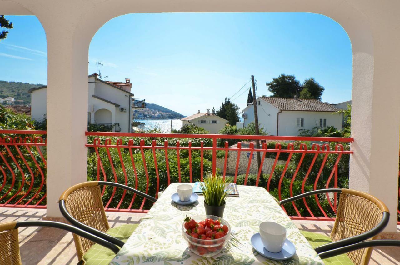 Apartment House Juretic - 50 M From The Beach Trogir Exterior photo