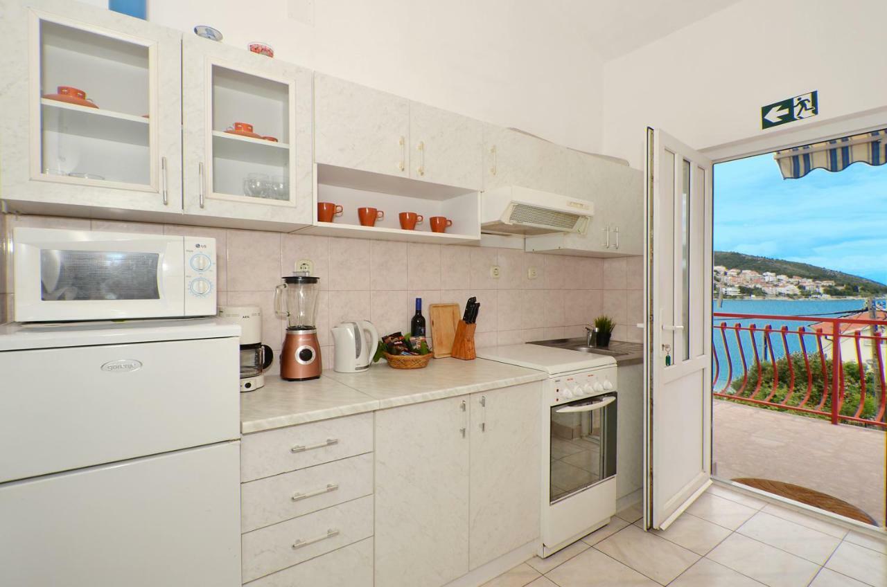 Apartment House Juretic - 50 M From The Beach Trogir Exterior photo