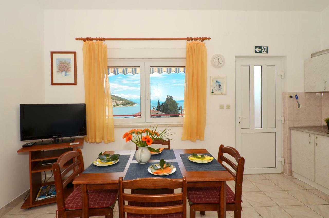 Apartment House Juretic - 50 M From The Beach Trogir Exterior photo